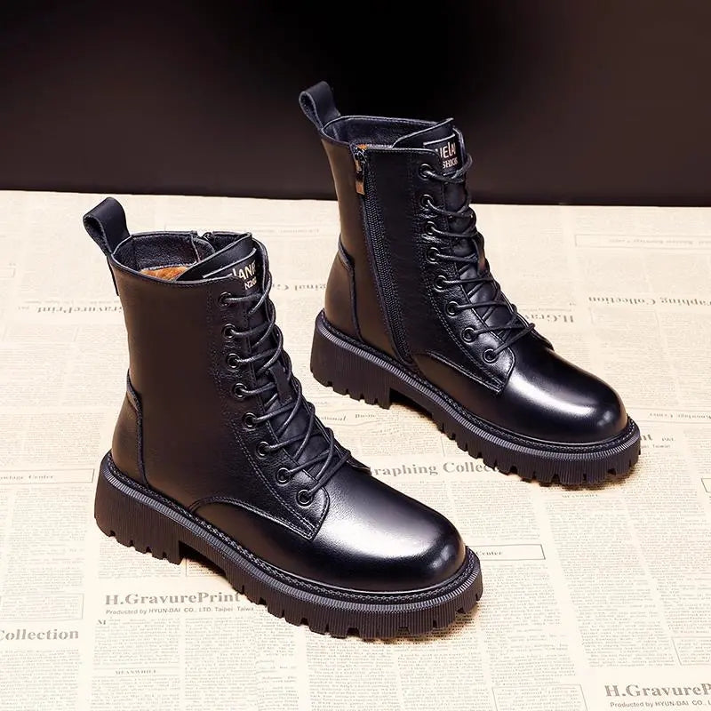 Élisabeth - Elegant and sturdy black leather winter boots